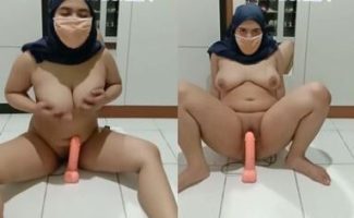 Tante MaesariLaela MILF Jilboobs Colmek pake Dildo Ah